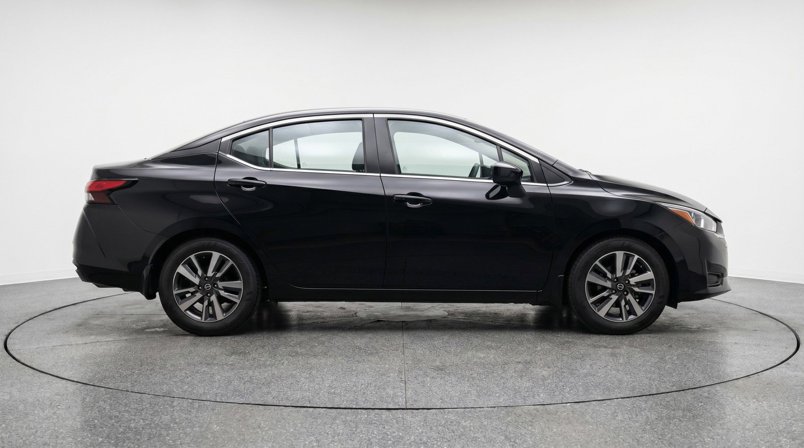 Used 2025 Nissan Versa SV FWD image 11