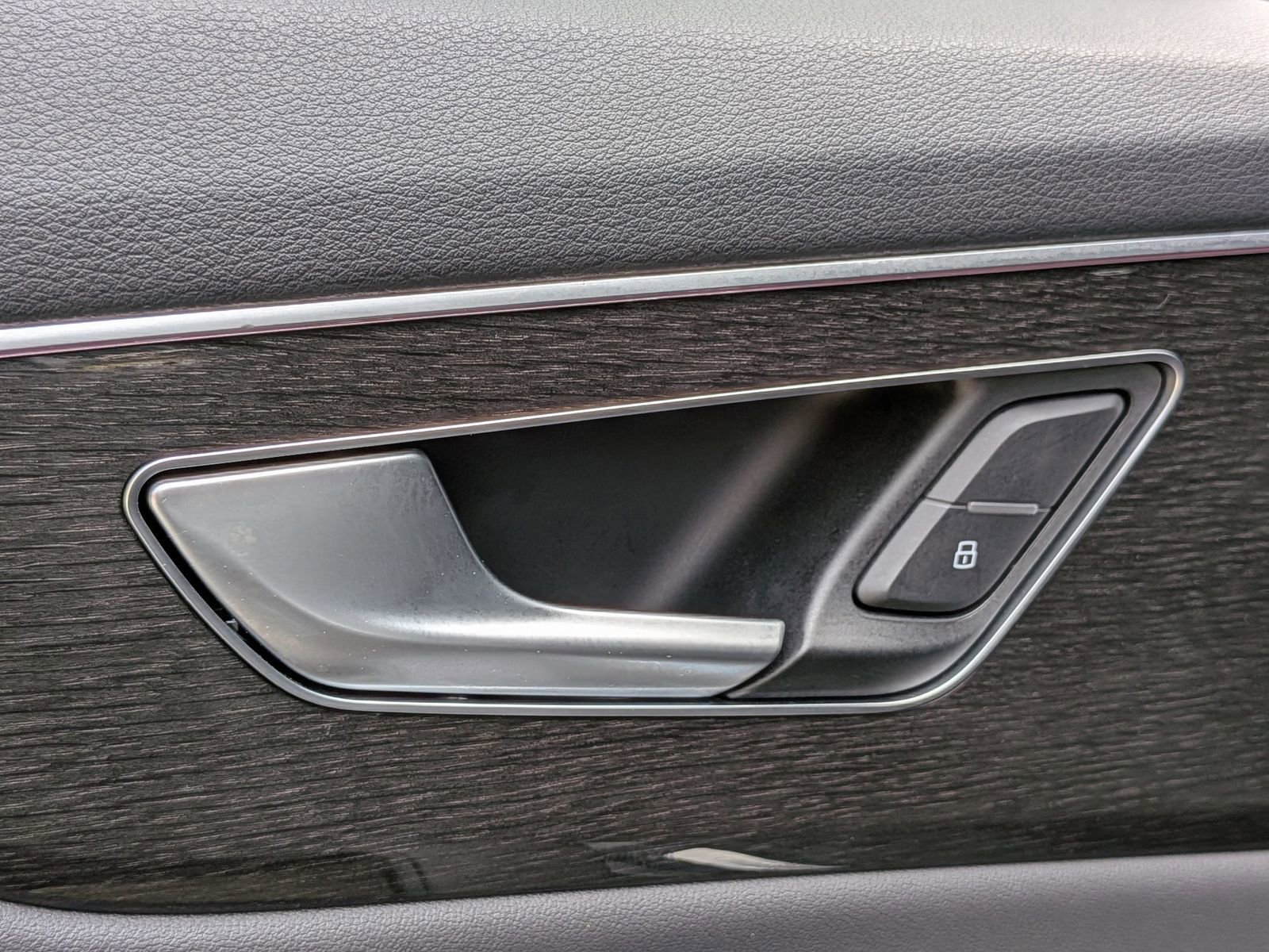 Used 2020 Audi Q8 Premium Plus image 29