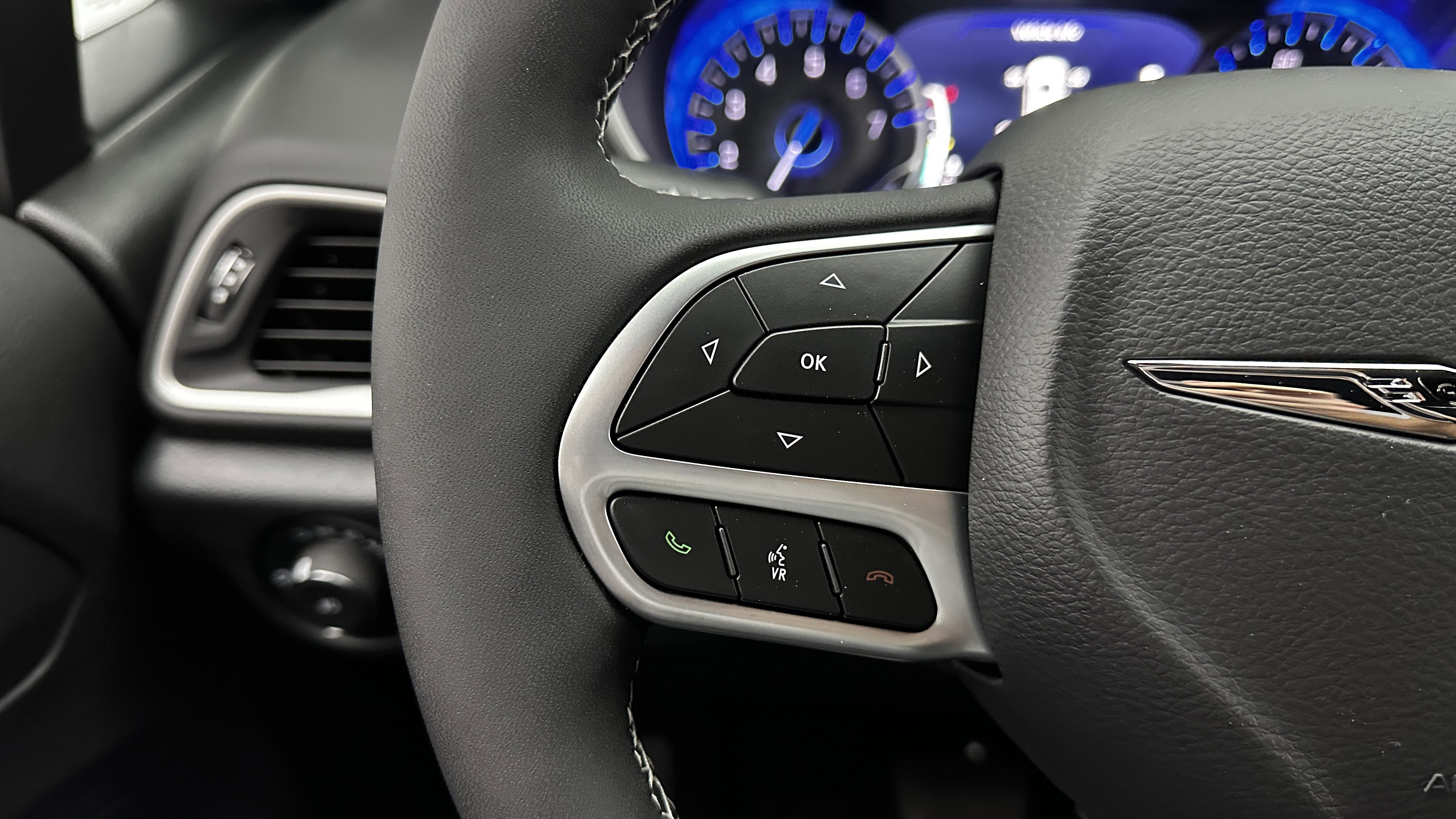 Used 2025 Chrysler Pacifica Select image 18