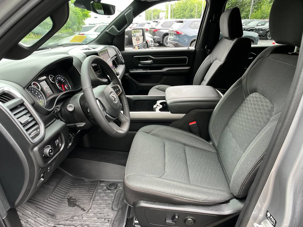 Used 2025 RAM 1500 Big Horn AWD/4WD image 9