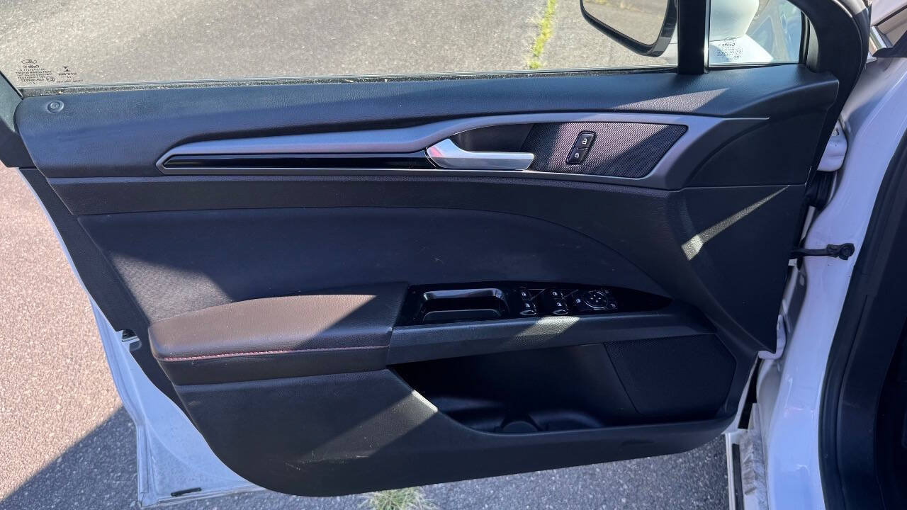 Used 2013 Ford Fusion SE FWD image 13