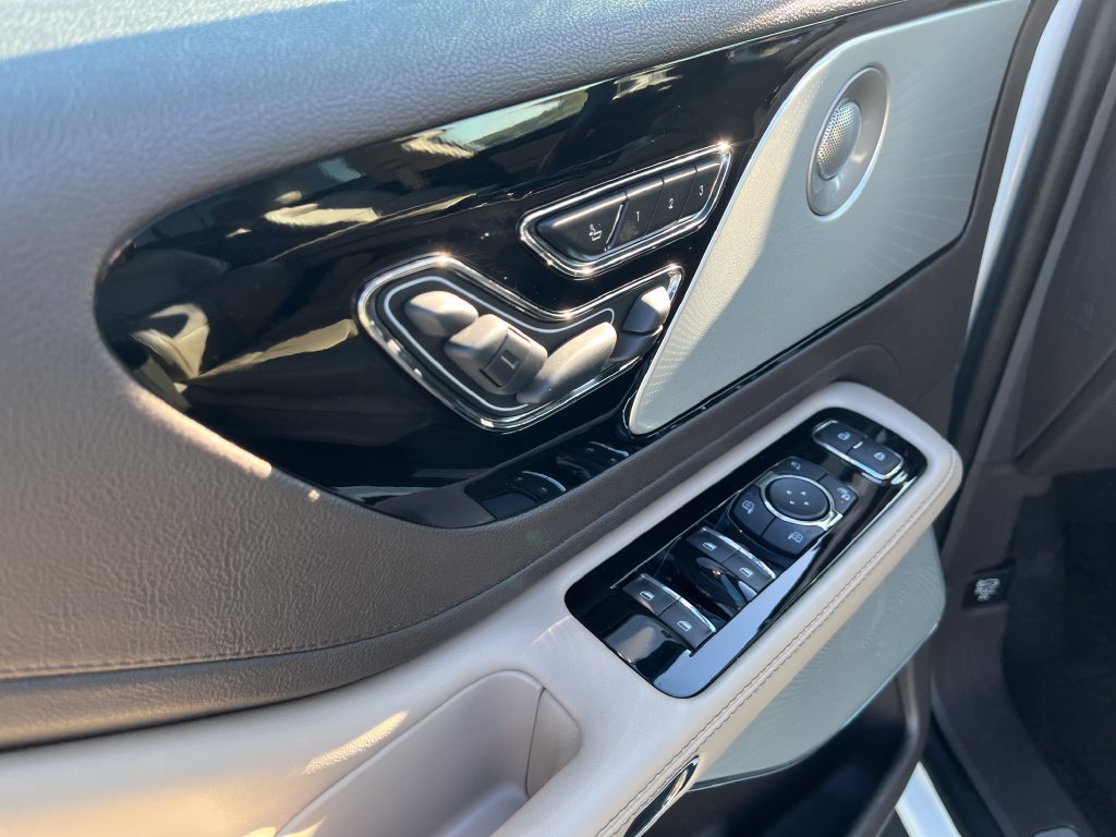 Used 2023 Lincoln Aviator Reserve w/ Equipment Group 201A AWD/4WD image 10