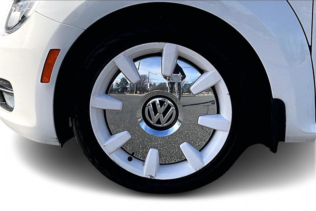 Used 2013 Volkswagen Beetle TDI image 28
