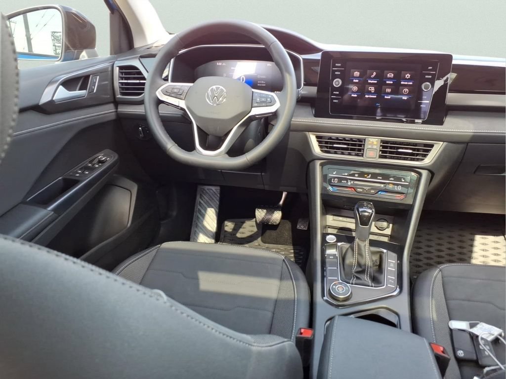 Certified 2025 Volkswagen Taos SE AWD/4WD image 6