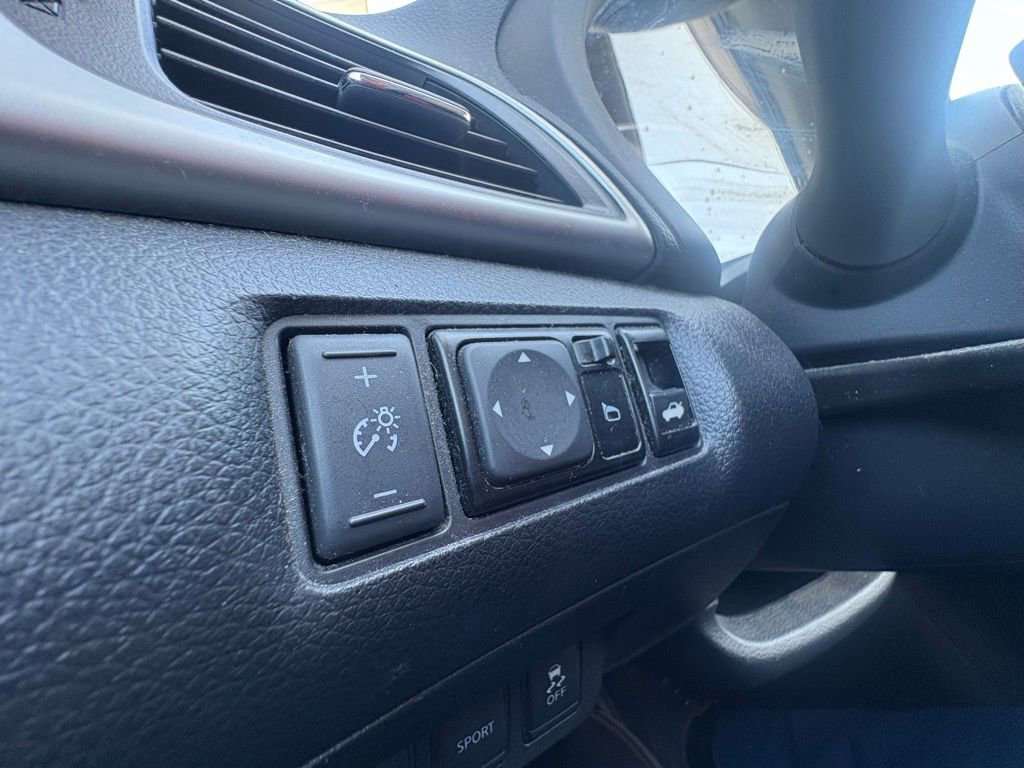 Used 2016 Nissan Sentra SV image 25