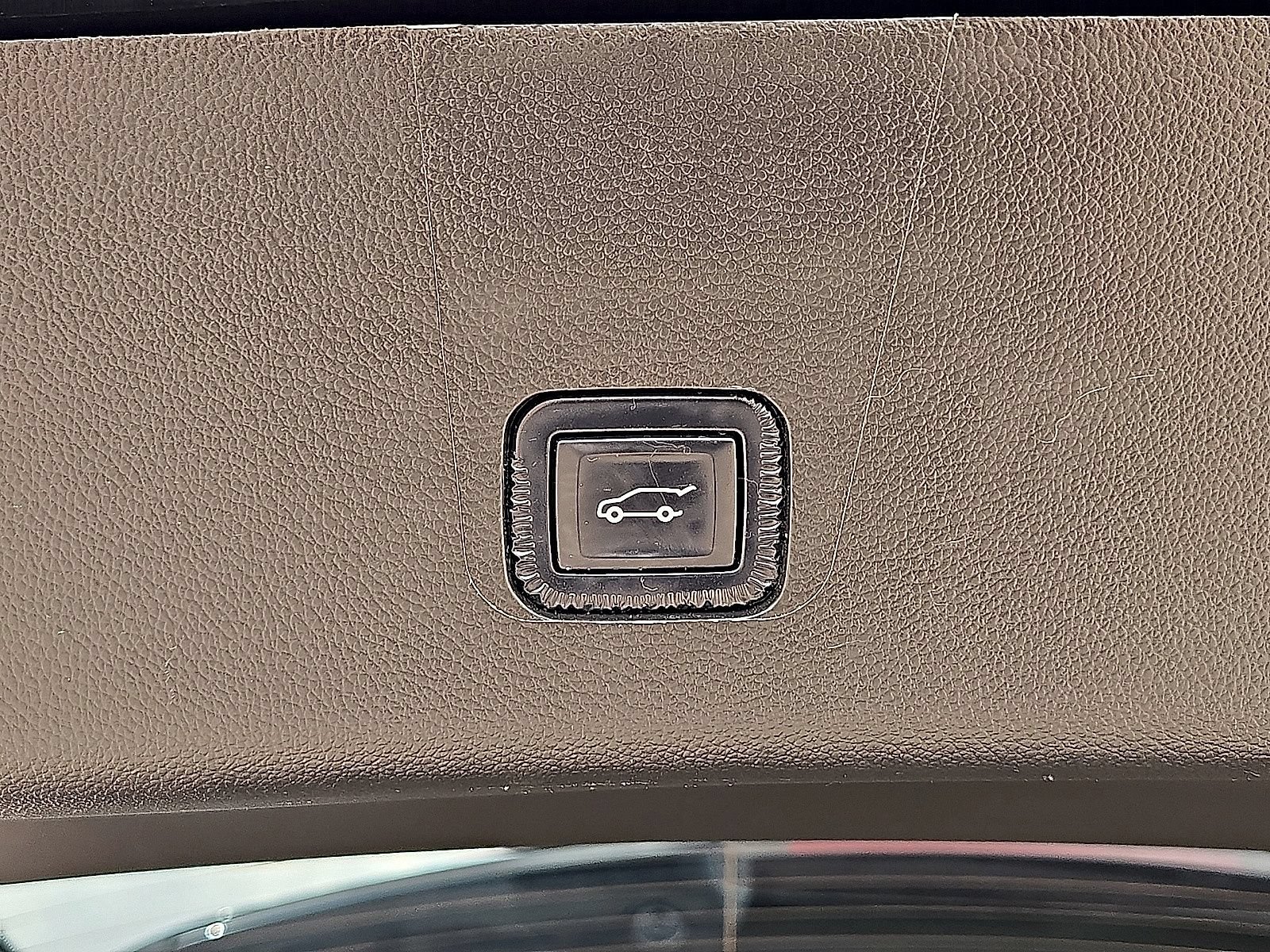 Used 2022 Chevrolet Traverse LT AWD/4WD image 15