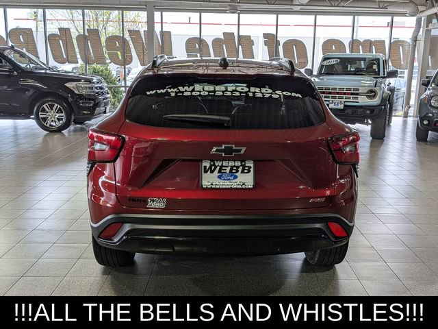 Used 2024 Chevrolet Trax RS w/ Sunroof Package FWD image 7