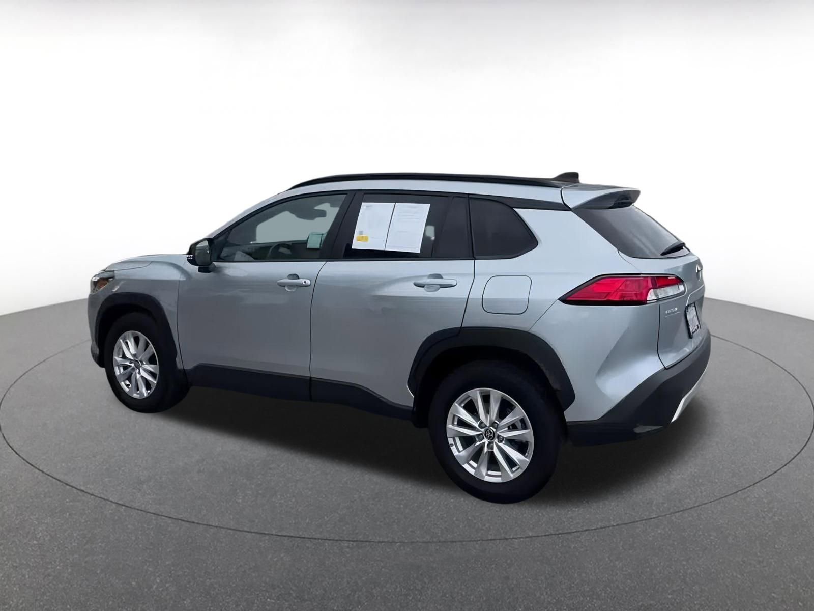 Used 2025 Toyota Corolla Cross LE image 10