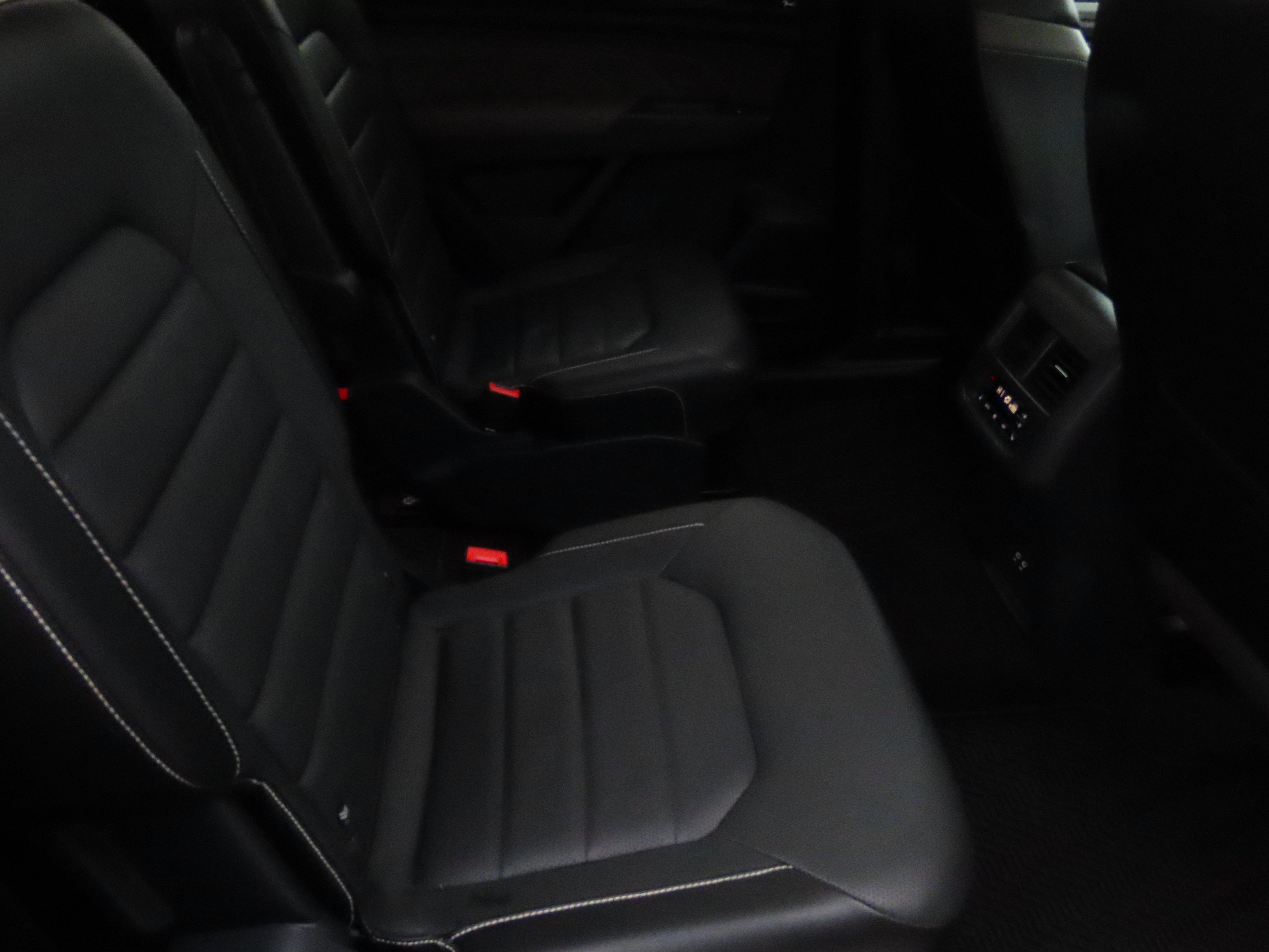 Used 2021 Volkswagen Atlas SEL Premium image 14