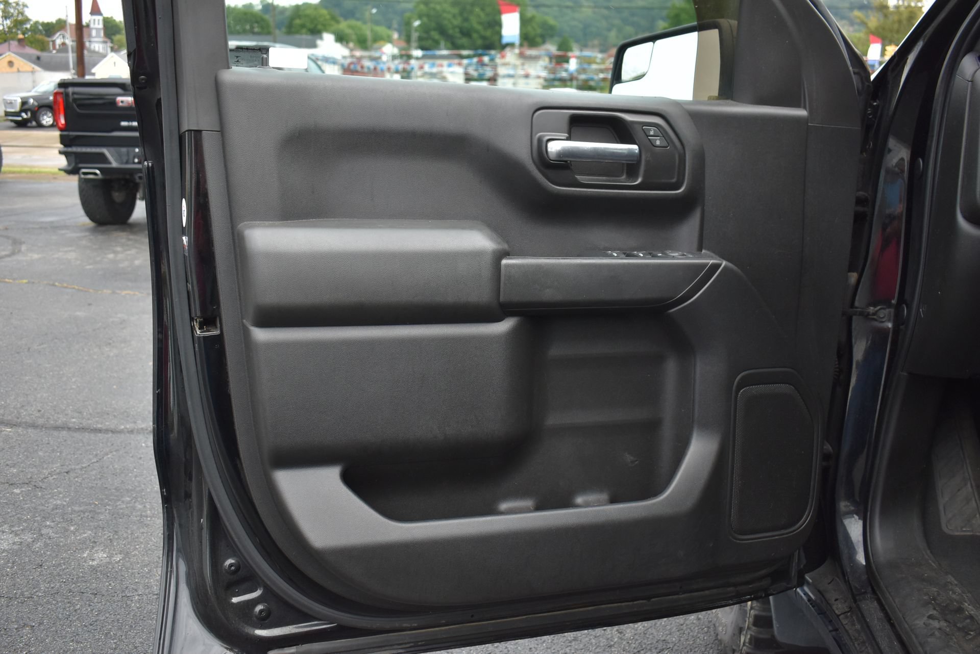 Used 2019 Chevrolet Silverado 1500 Custom Trail Boss w/ Custom Convenience Package AWD/4WD image 12