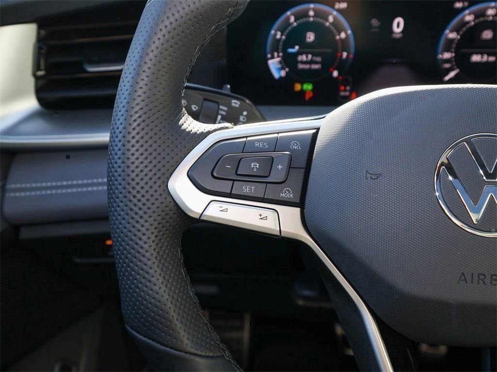 New 2026 Volkswagen Tiguan SE R-Line image 25