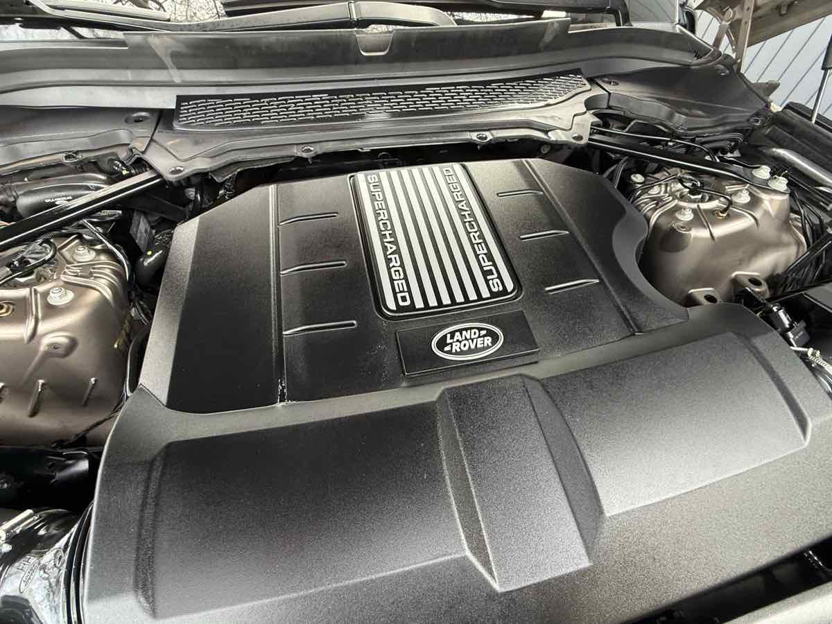 Used 2016 Land Rover Range Rover HSE image 29