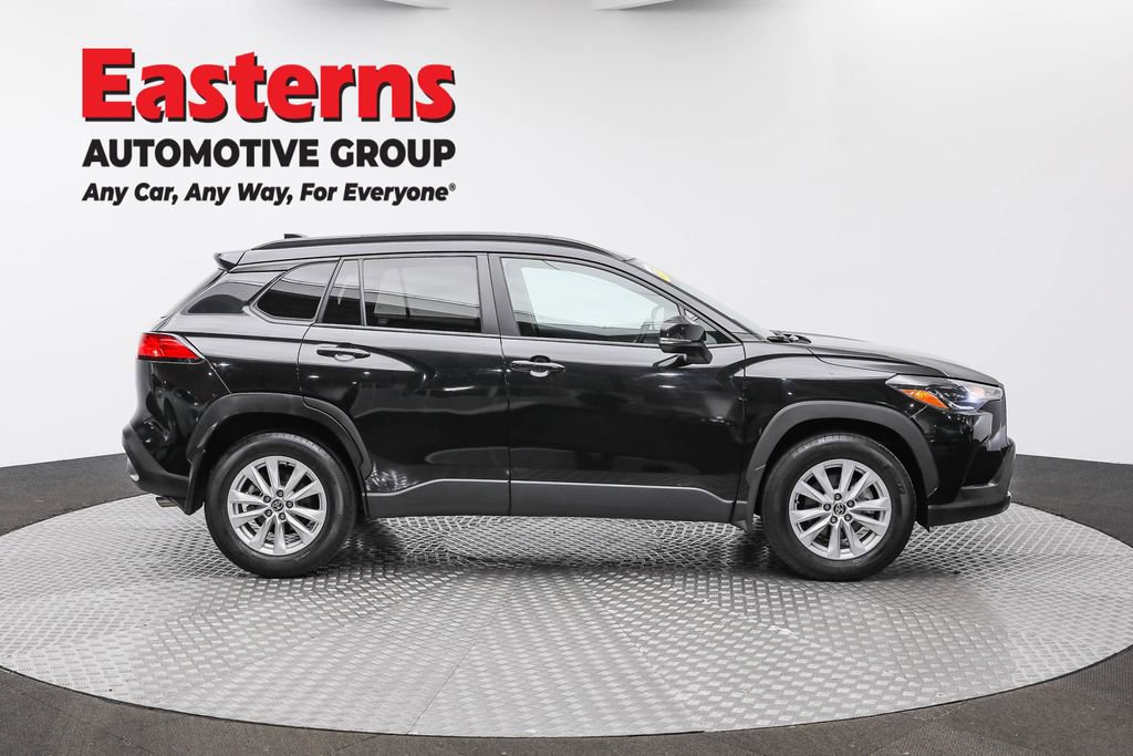 Used 2022 Toyota Corolla Cross LE image 4