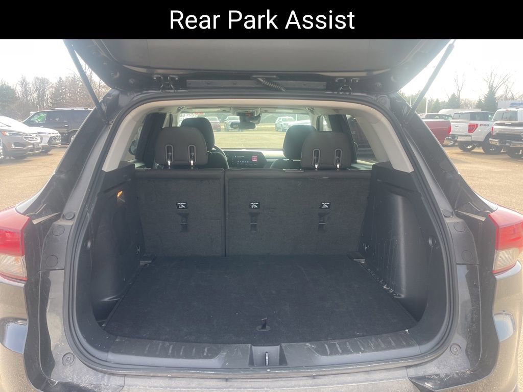 Used 2025 Chevrolet TrailBlazer LT w/ Driver Confidence Package image 11