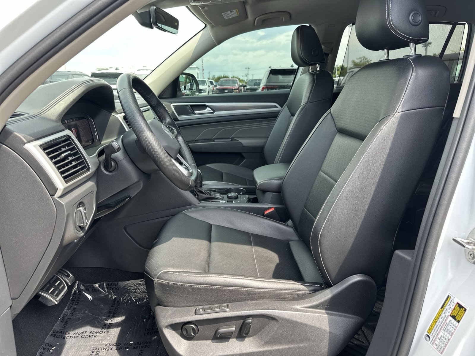 Used 2022 Volkswagen Atlas SEL R-Line AWD/4WD image 14