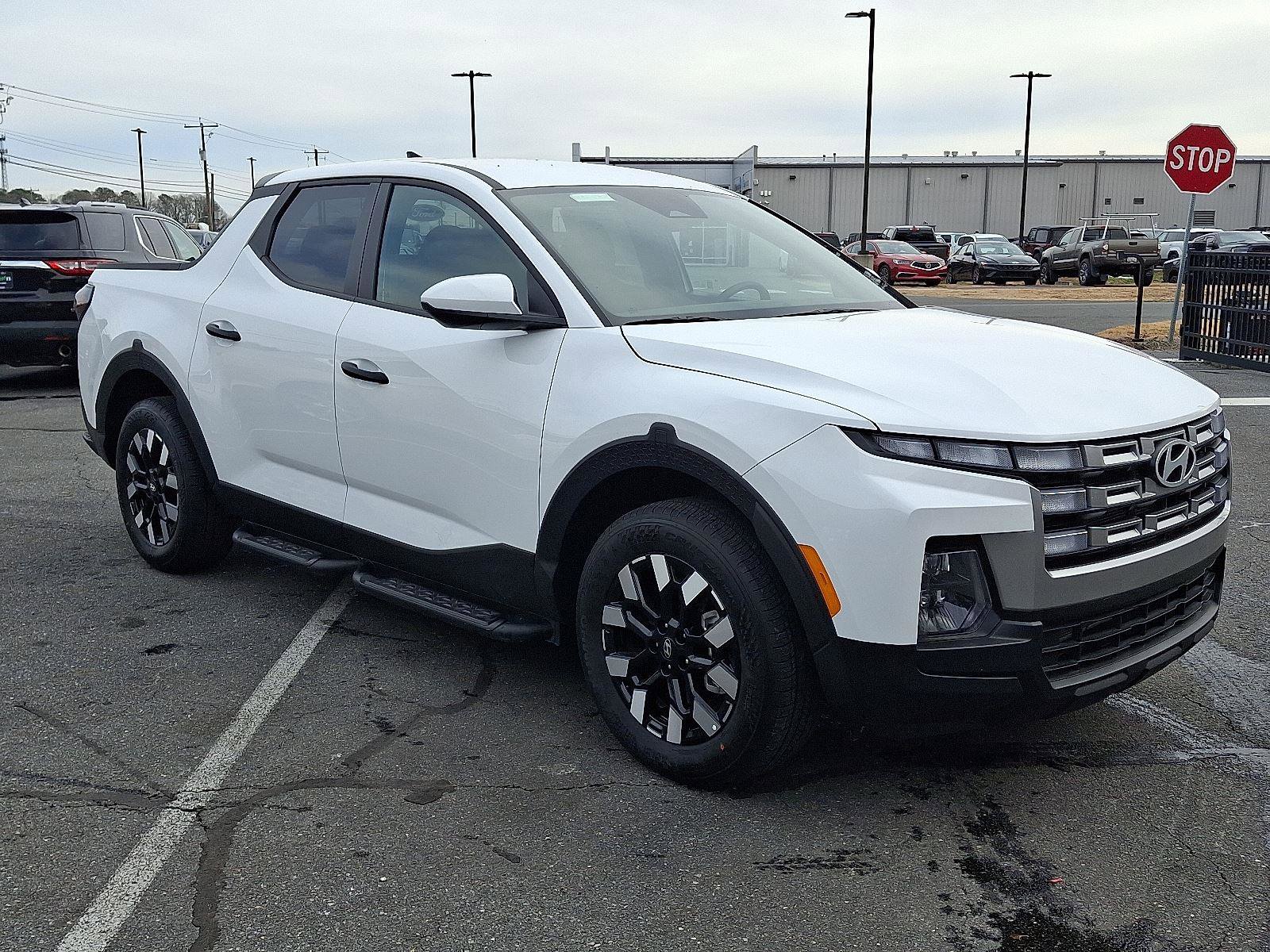 Used 2025 Hyundai Santa Cruz SE image 3