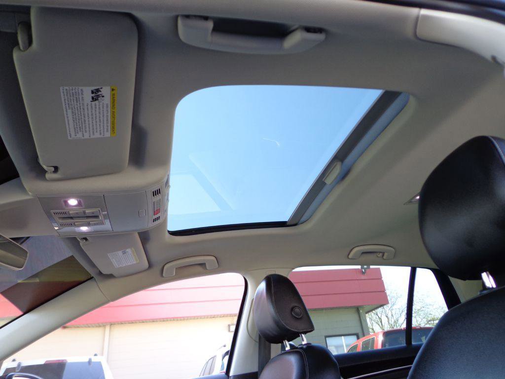 Used 2017 Volkswagen Golf 4-Door image 22