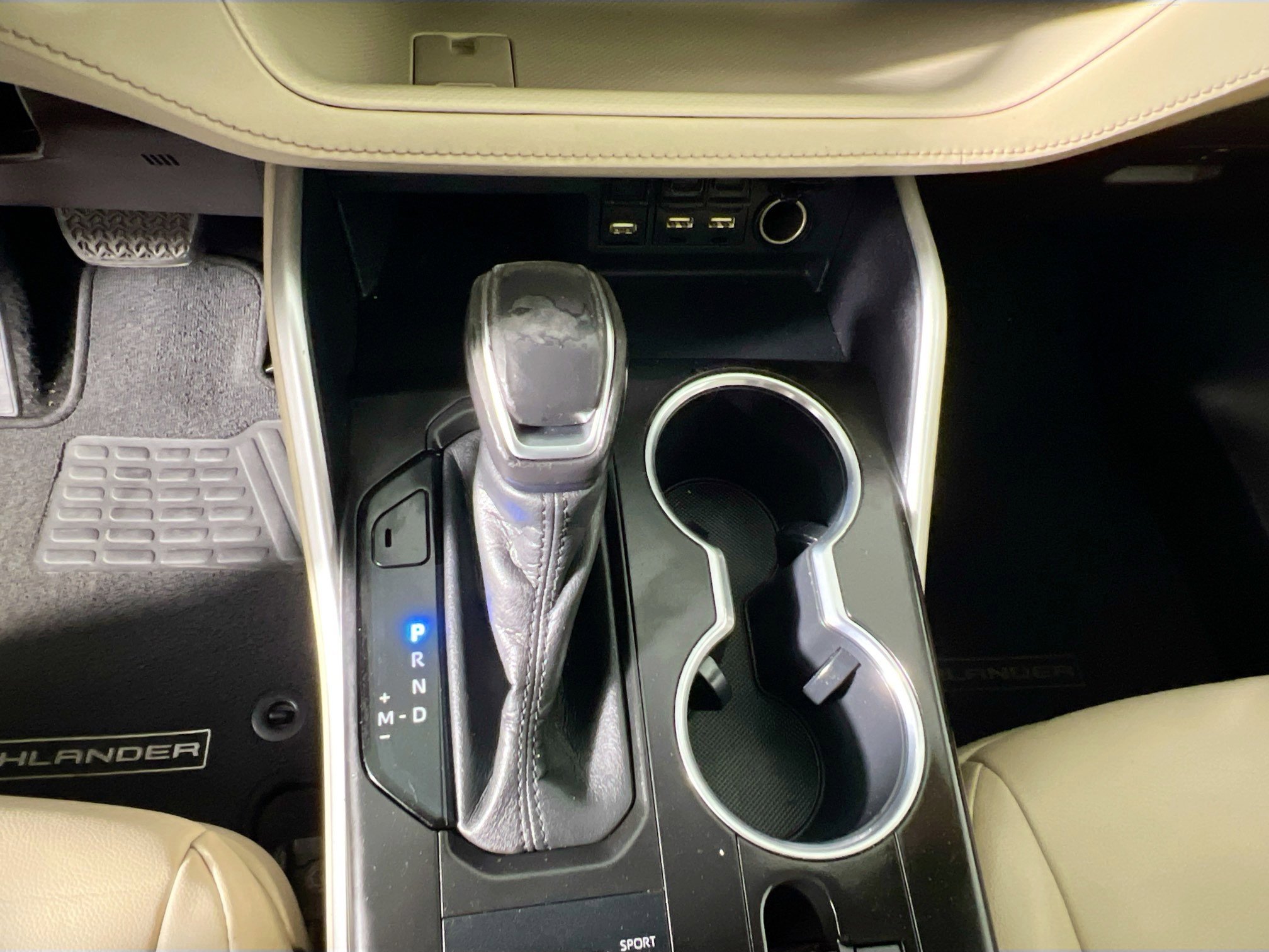 Used 2020 Toyota Highlander XLE image 25