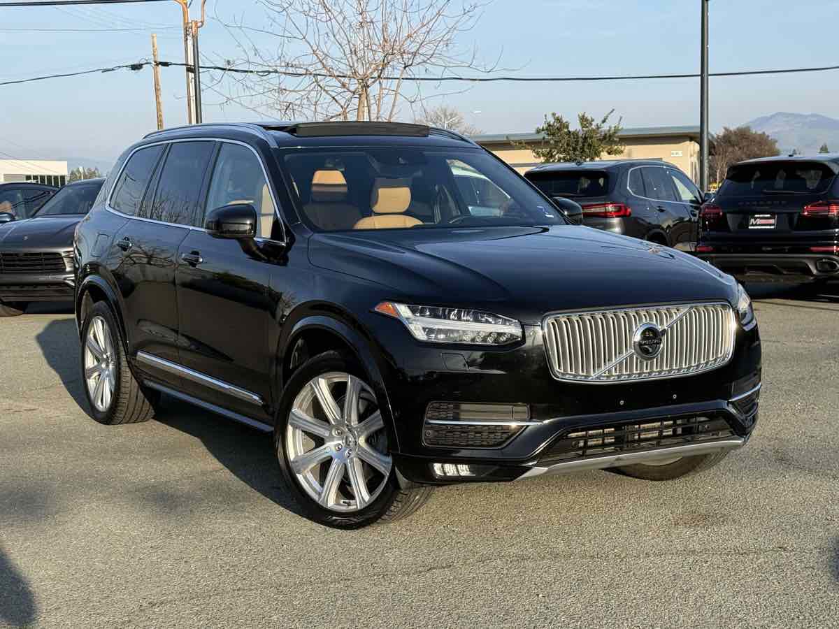 Used 2017 Volvo XC90 T6 Inscription w/ Vision Package image 1