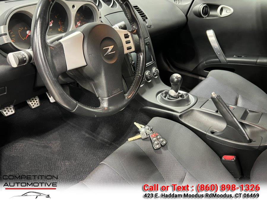 Used 2004 Nissan 350Z Enthusiast w/ Cargo Convenience Pkg image 8