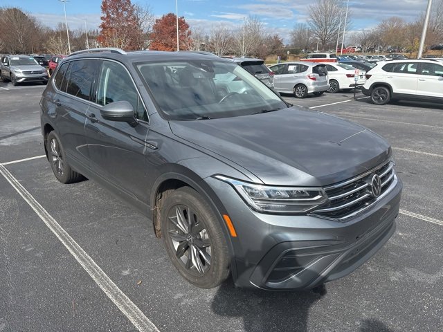 Used 2023 Volkswagen Tiguan SE w/ Panoramic Sunroof Package