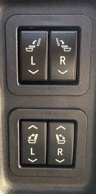 Used 2024 Chevrolet Traverse RS image 17