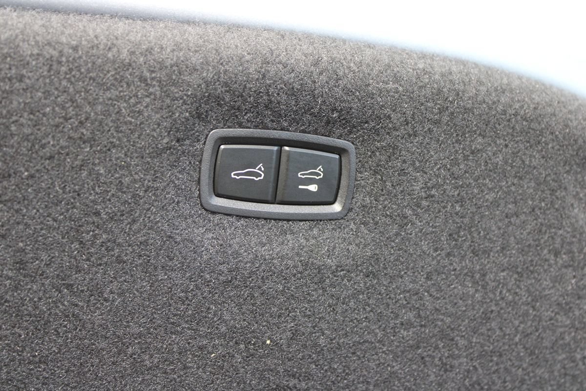 Used 2023 Porsche Taycan RWD image 33