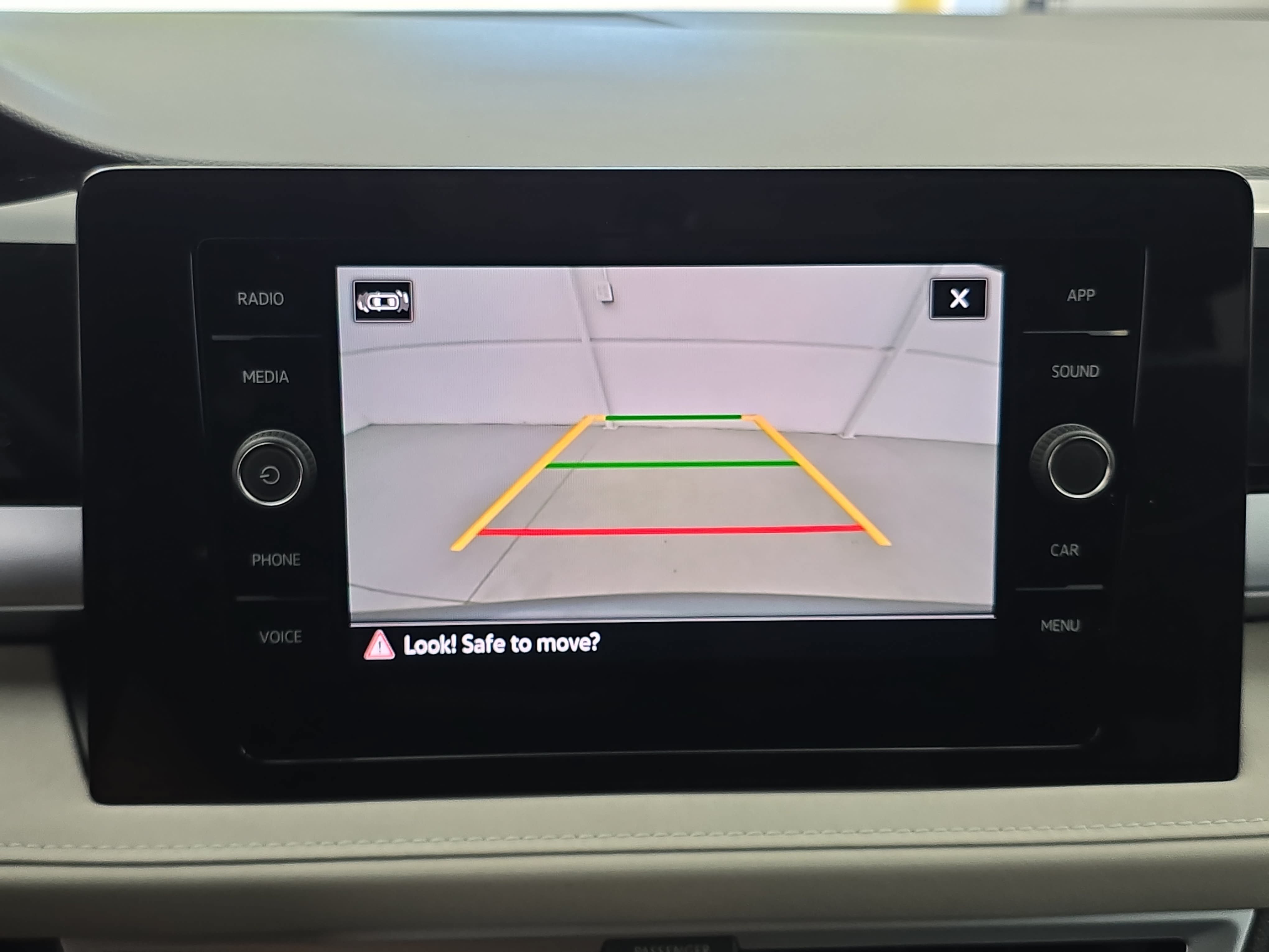 Certified 2025 Volkswagen Taos SE FWD image 22