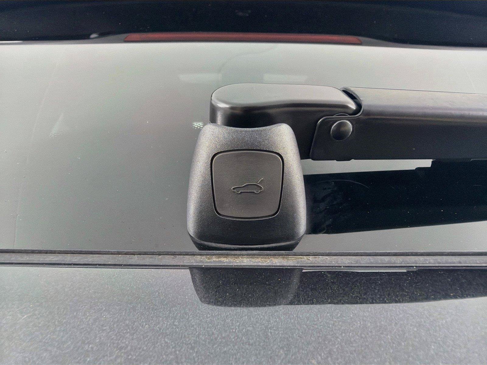 Certified 2024 Porsche Macan AWD/4WD image 27