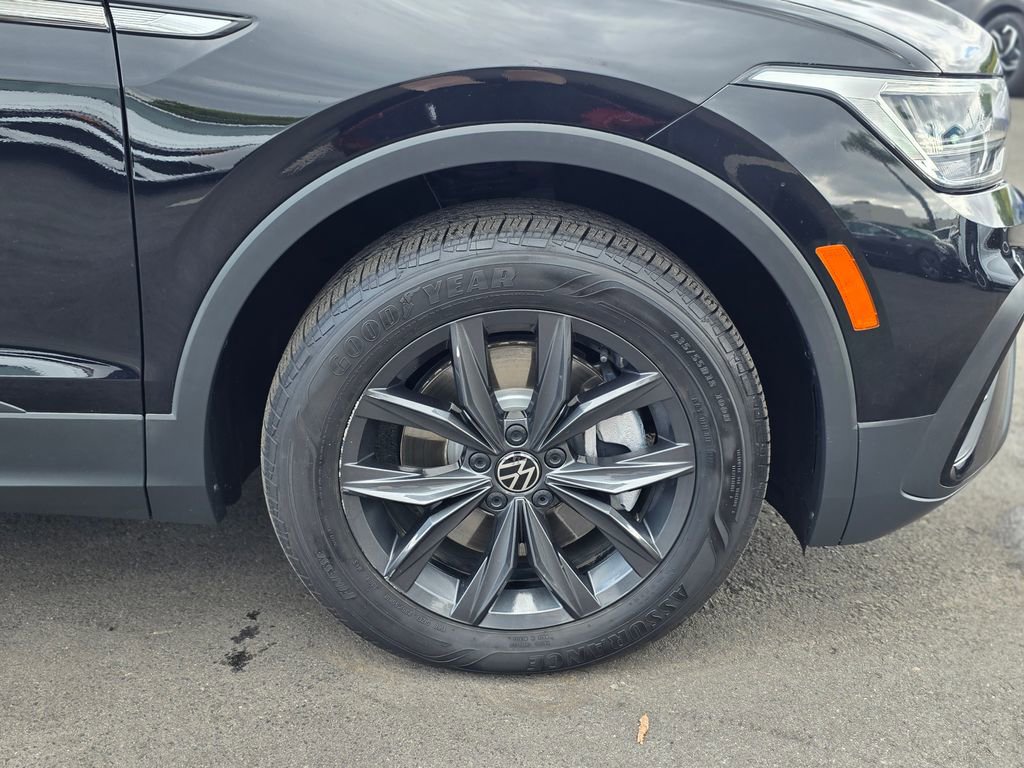 Used 2024 Volkswagen Tiguan SE AWD/4WD image 8