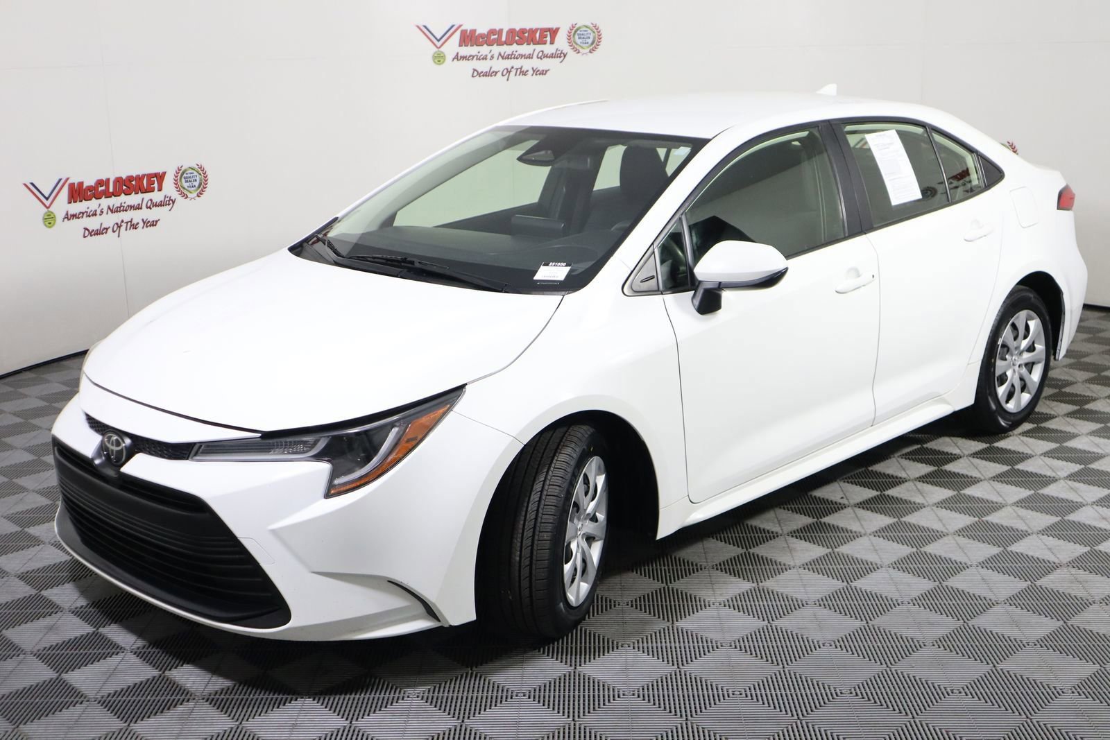 Used 2023 Toyota Corolla LE image 18