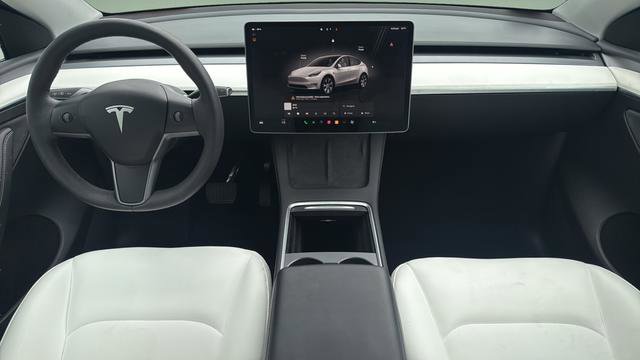 Used 2024 Tesla Model Y 2WD image 7