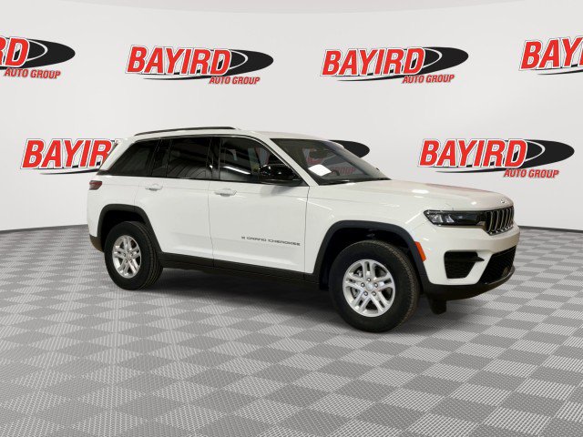 Used 2024 Jeep Grand Cherokee Laredo image 2