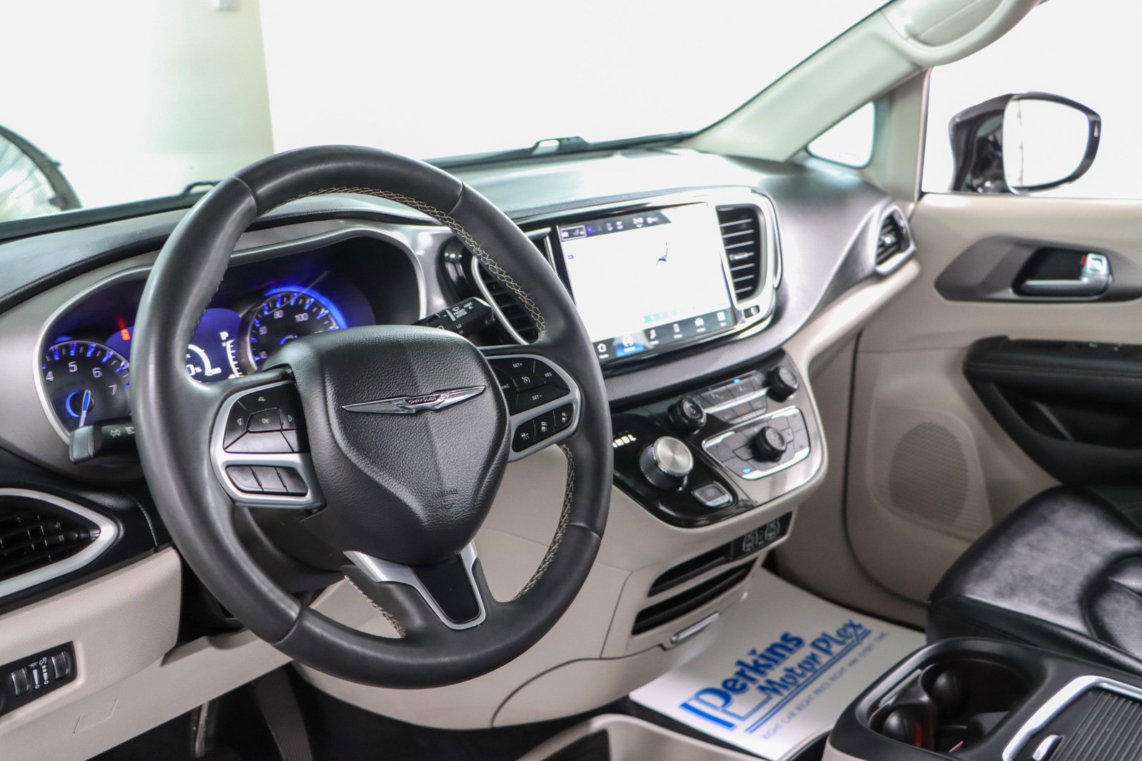 Used 2024 Chrysler Pacifica Touring-L image 22