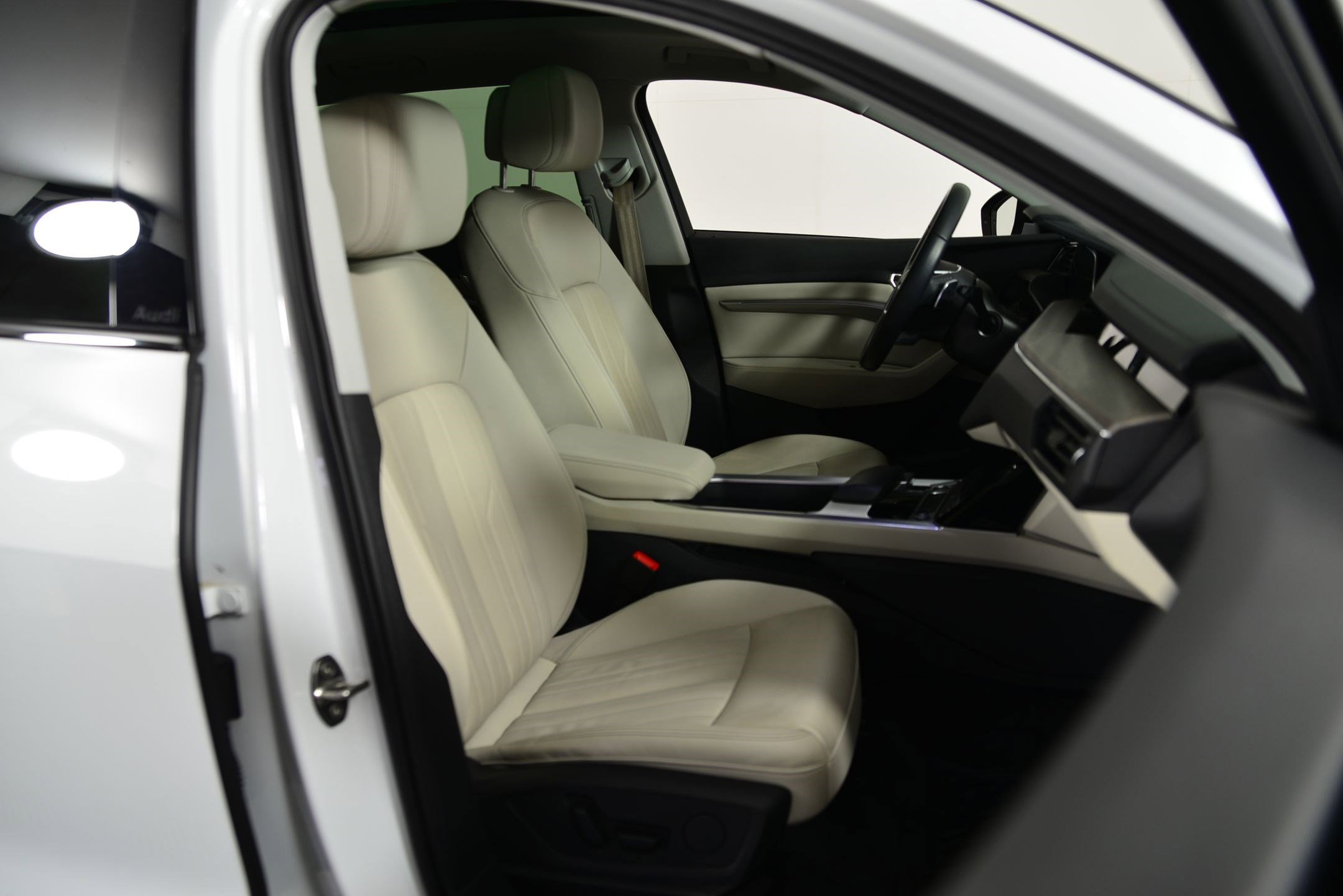 Certified 2024 Audi Q8 e-tron Premium image 16