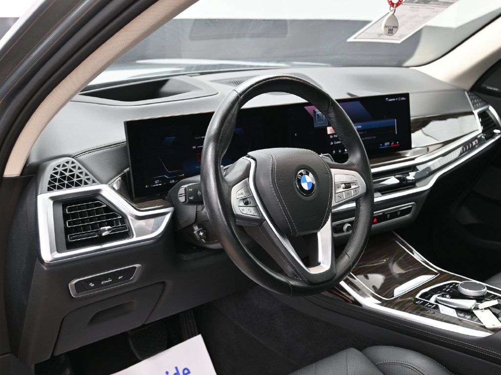 Used 2025 BMW X7 xDrive40i AWD/4WD image 12