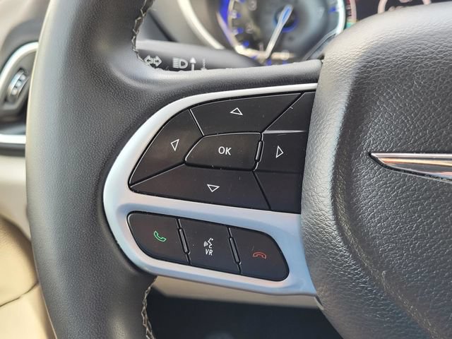 Used 2024 Chrysler Pacifica Touring-L FWD image 19