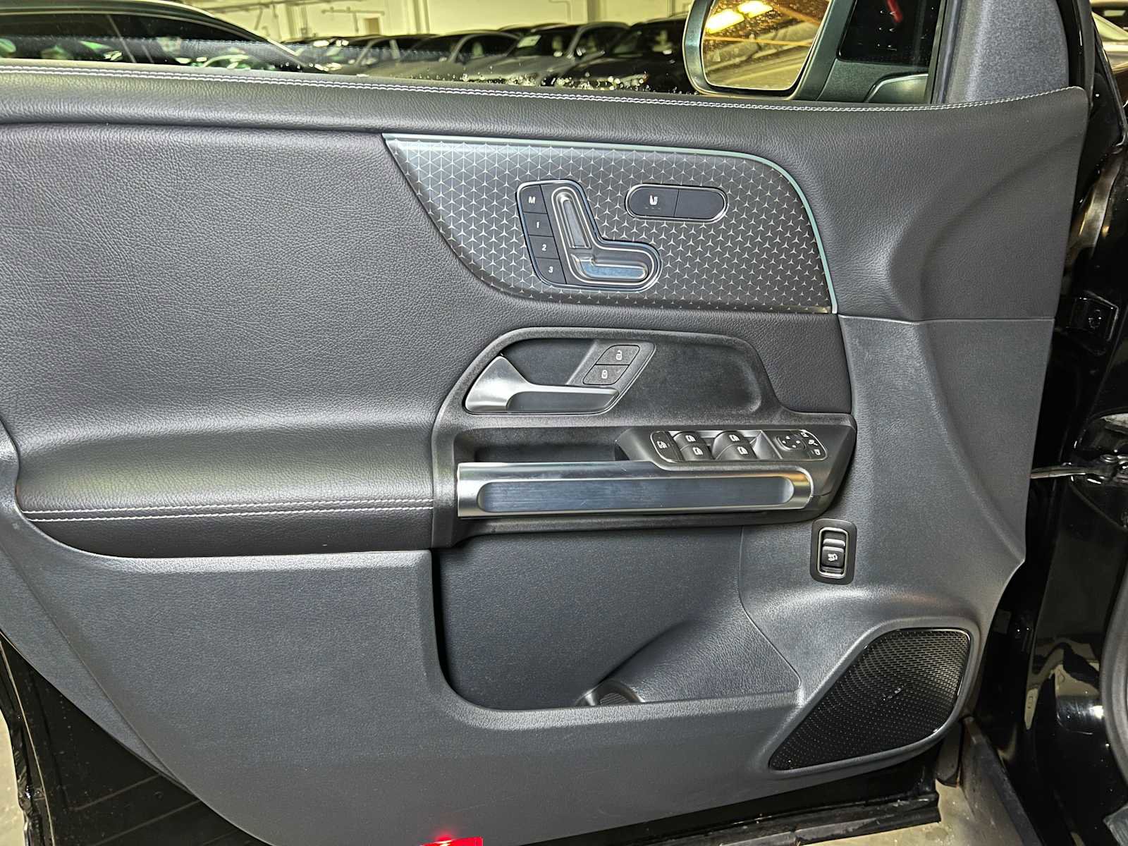 Used 2025 Mercedes-Benz GLB 250 4MATIC image 19