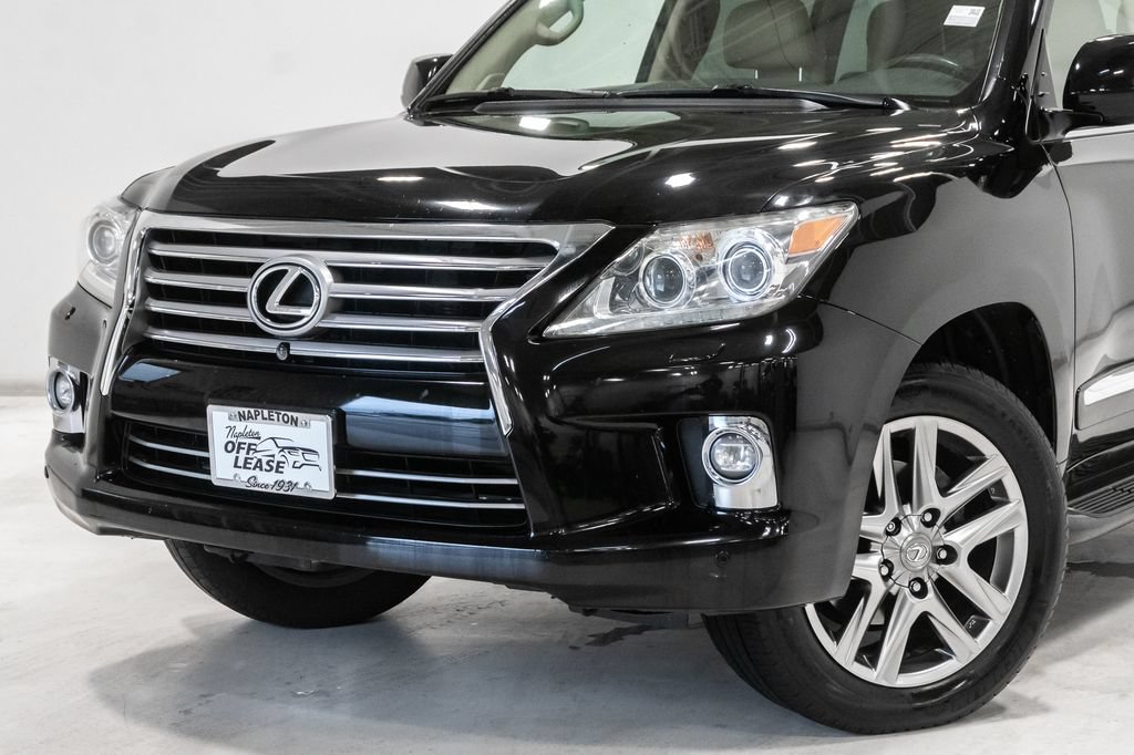 Used 2015 Lexus LX 570 4WD w/ Luxury Package image 2