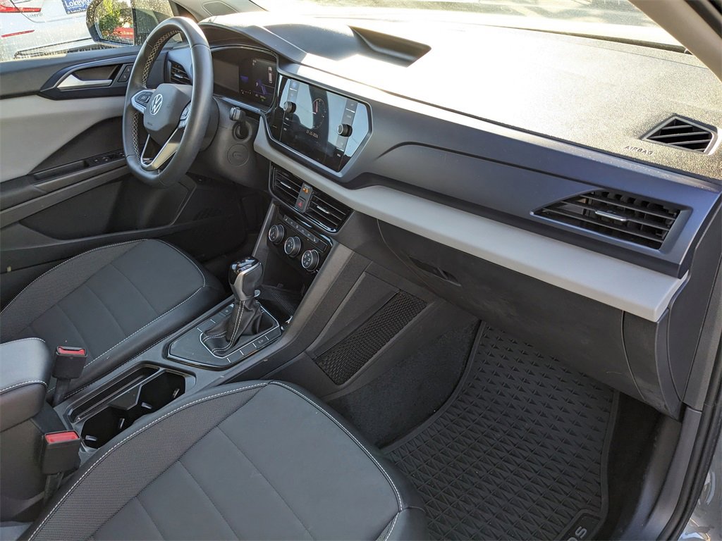Used 2023 Volkswagen Taos SE w/ Panoramic Sunroof Package image 7