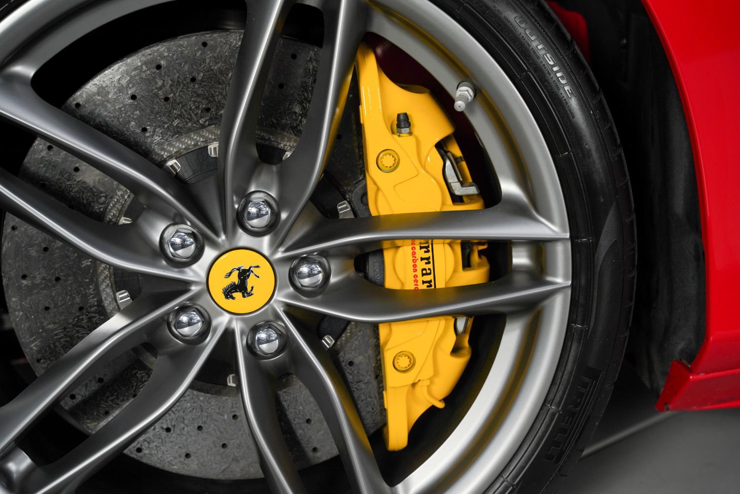 Used 2017 Ferrari 488 GTB RWD image 17