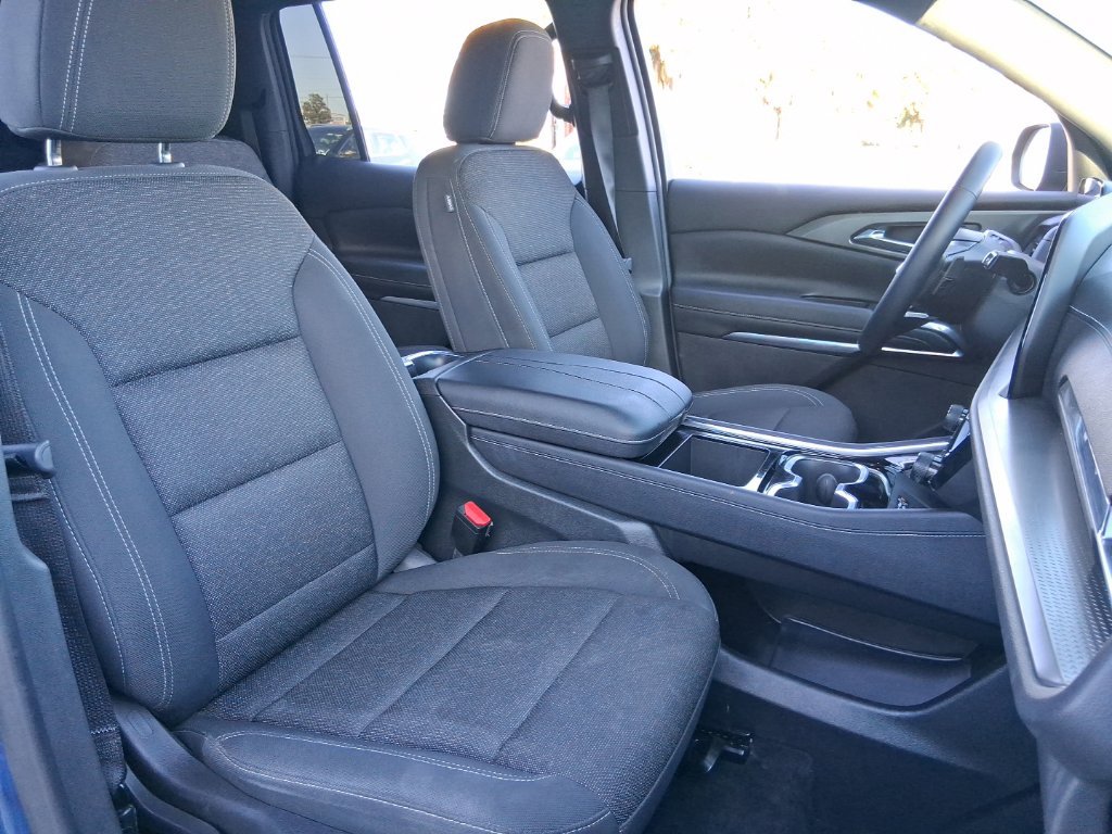 Used 2025 Chevrolet Traverse LT FWD image 16
