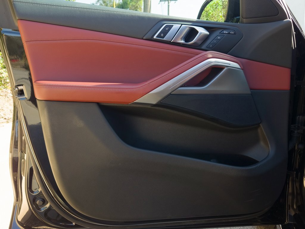 Used 2022 BMW X6 xDrive40i w/ M Sport Package image 13