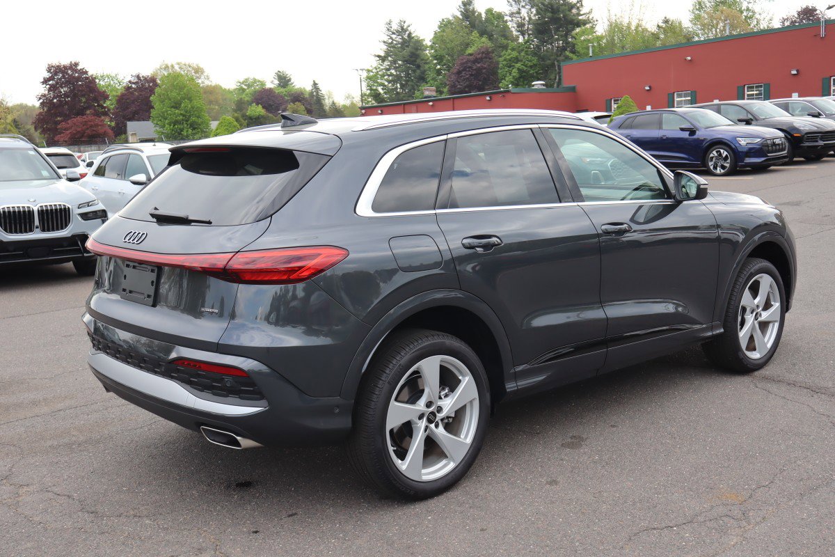 Used 2025 Audi Q5 Premium Plus w/ Premium Plus AWD/4WD image 5