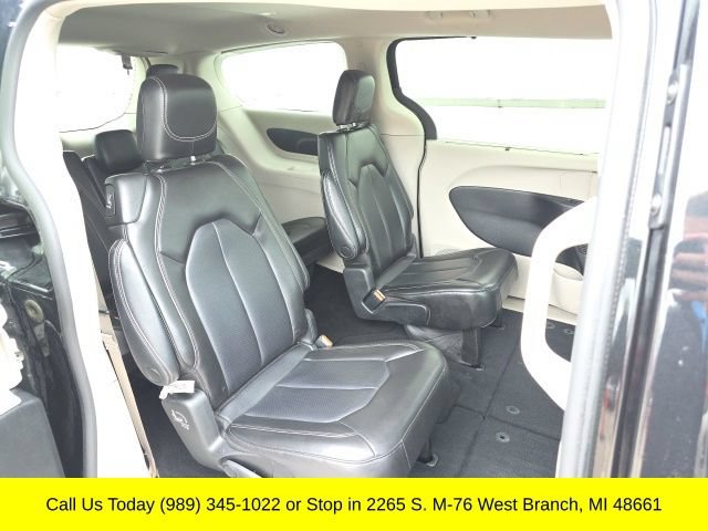 Used 2023 Chrysler Pacifica Touring-L FWD image 42