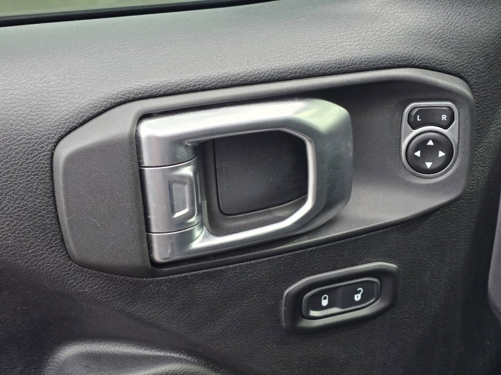 Used 2019 Jeep Wrangler Unlimited Sport image 19