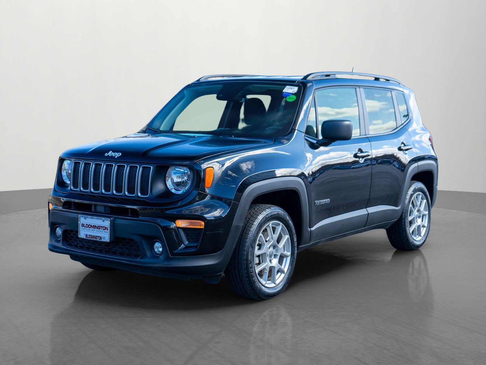 Used 2022 Jeep Renegade Latitude w/ Convenience Group image 3