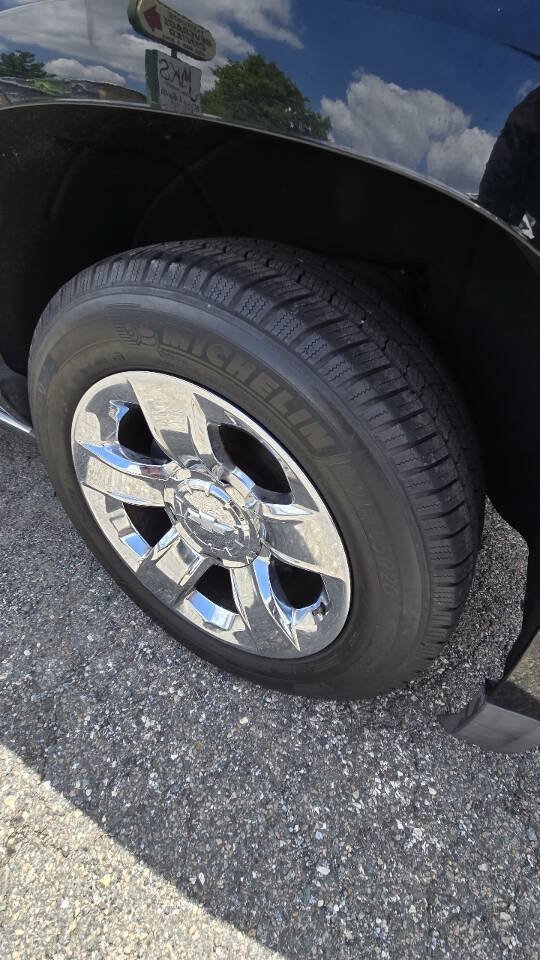 Used 2015 Chevrolet Tahoe LTZ AWD/4WD image 25