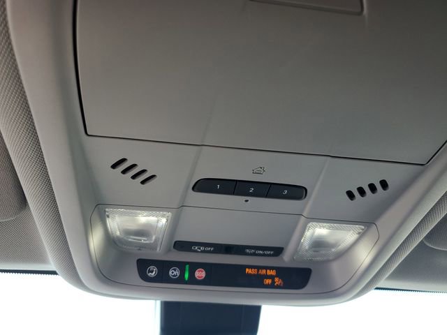 Used 2023 GMC Terrain SLT image 19