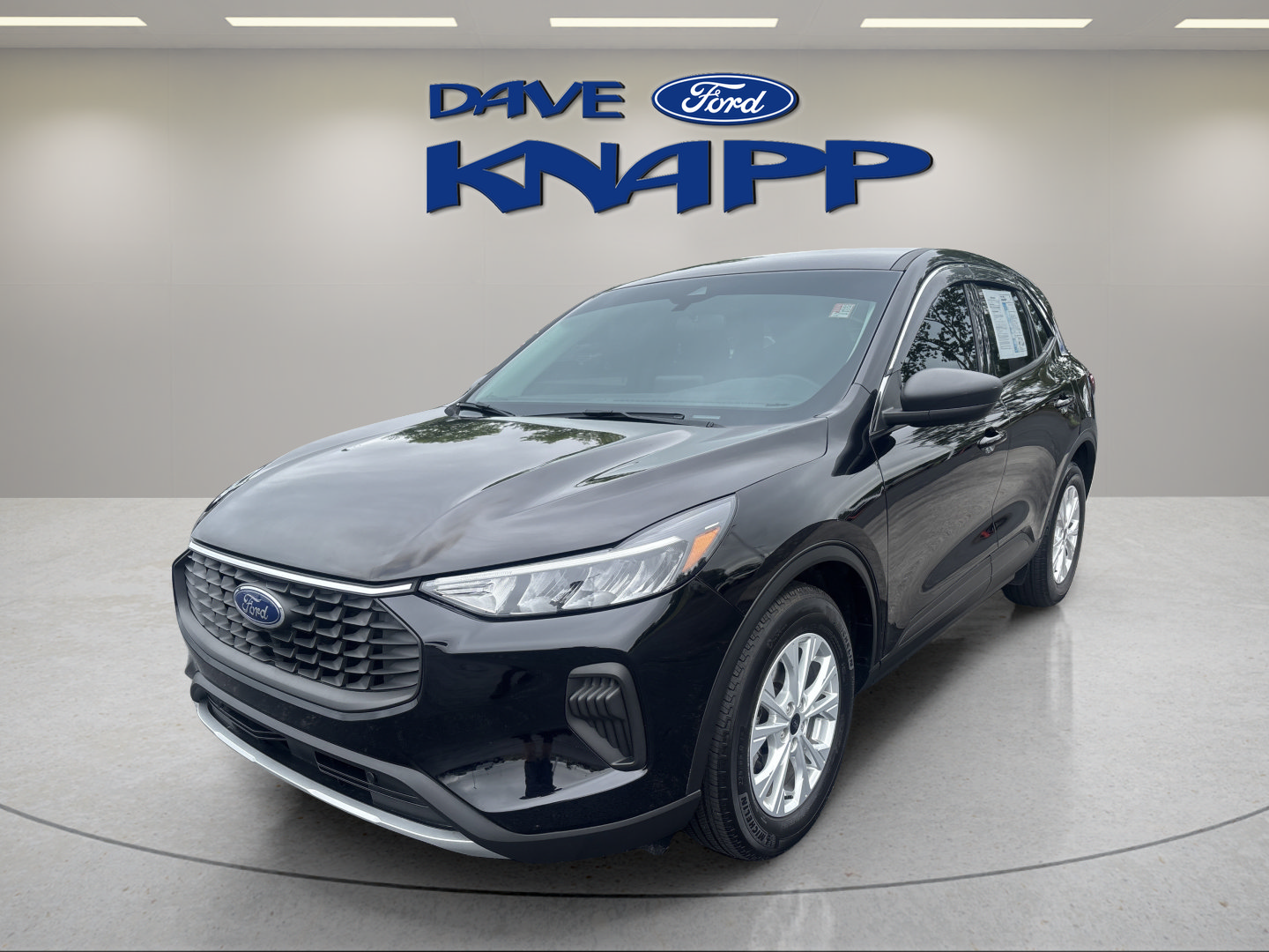 Used 2023 Ford Escape Active w/ Cold Weather Package FWD image 3